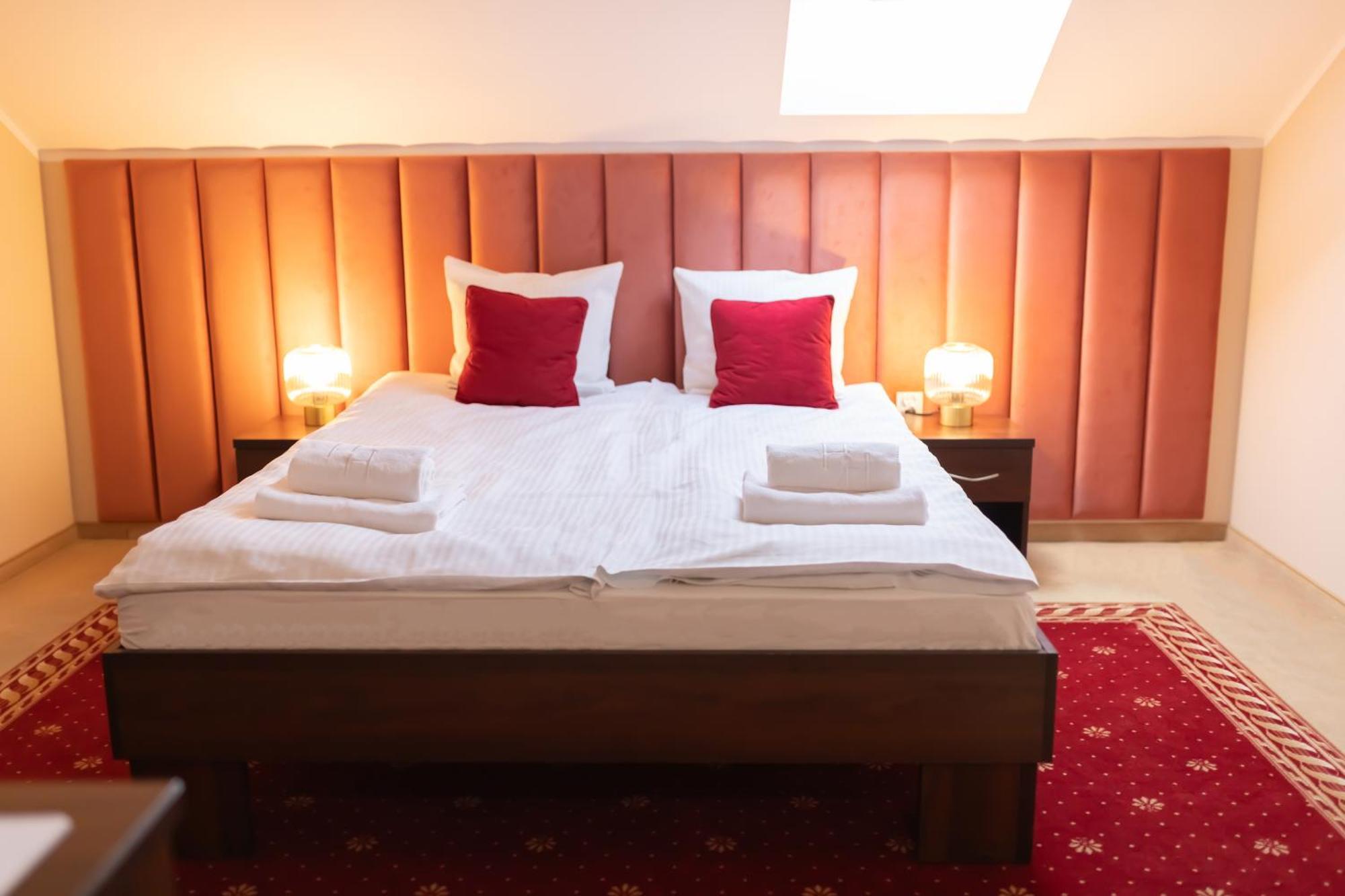 קרושיצה Hotel Hetman מראה חיצוני תמונה